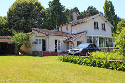Grande Maison Familliale 5 pieces de 170 m2 sur 2300 m2 de terrain clos et arbore