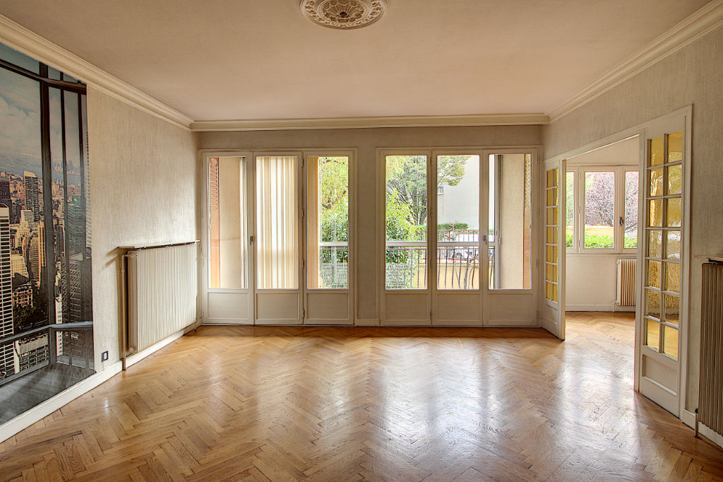 photos n°1 Appartement Bron 5 pièce(s) 120.03 m2