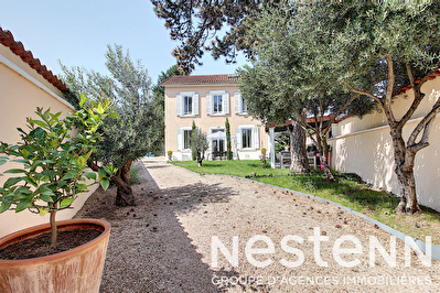 Maison BOURGEOISE 7 pieces sur 491M2 de terrain - LYON 3EME
