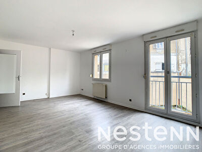 Appartement T3 lumineux de 74 m2, Proche toutes commodites, 1 Place de parking, Hypercentre, Cave.