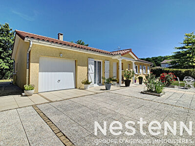 Villa de plain pied lumineuse, secteur residentiel, 4 chambres, Terrain de 800 m2
