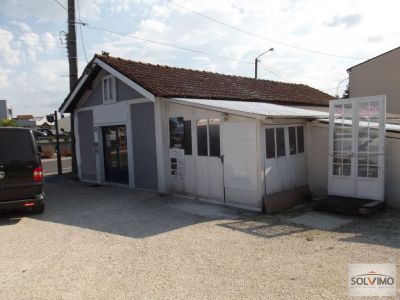Local commercial Bergerac 4 pieces 122 m2
