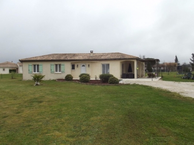 Plain-pied recent - est de Bergerac 5 pieces 137 m2