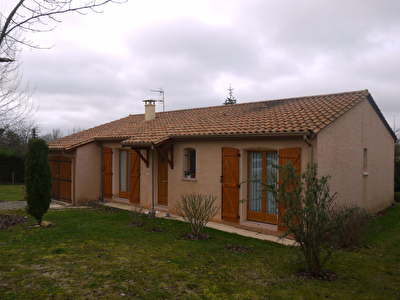 Maison 3 chambres, 1300 m2 de terrain a 5 minutes de Bergerac