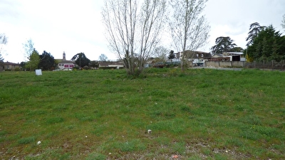 Terrain 1000 m2 situe a 10 min de Bergerac