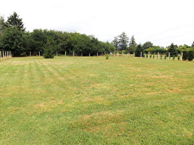 Terrain constructible entierement clos de 1500 m2 a l'Est de Bergerac