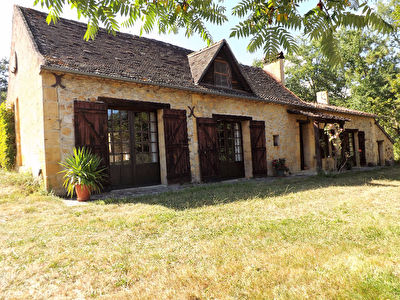 Authentique plain pied en pierre situee a l'Est de Bergerac !