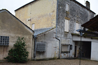 Maison de bourg de 235 m2.