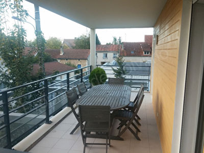Exclusivite Nestenn ! Bel appartement en centre ville avec terrasse.