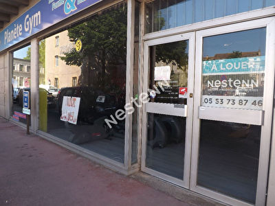 Grand local commercial dans le centre de Bergerac !