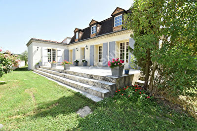 Maison au Fleix de 170 m2 habitables avec piscine