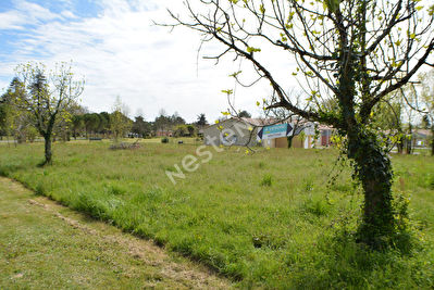 Terrain constructible a La Force 1370 m2