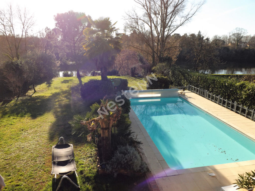 maison avec piscine bord de dordogne proche du centre ville de bergerac