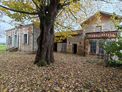 Maison des annees 1930 a restaurer aux portes de Bergerac !