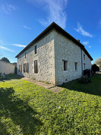 Maison de caractere Pineuilh 5 pieces 150 m2