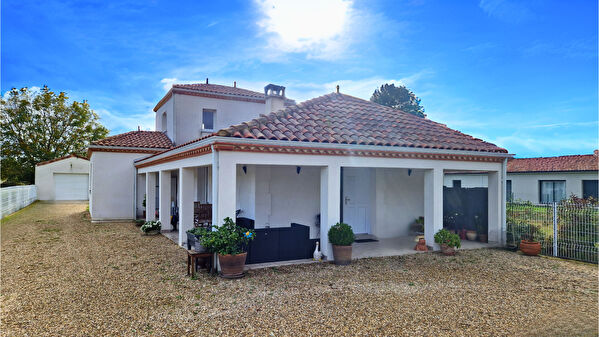 Belle maison recente avec vie de plain pied a l'Ouest de Bergerac