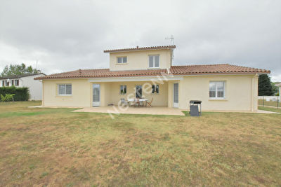 Belle maison avec vie de plain pied a l'Ouest de Bergerac !