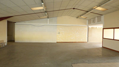 Local commercial 343 m2 Creysse