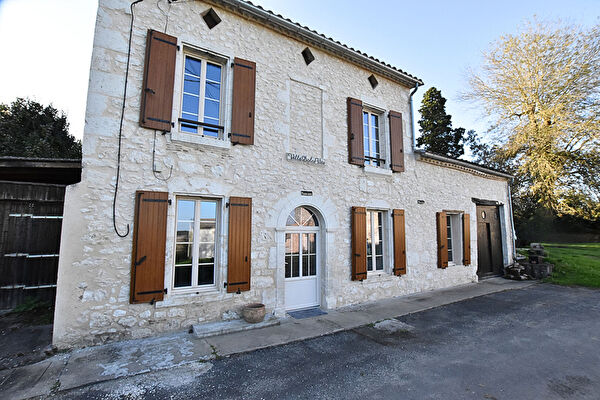 Superbe maison de village a 8 kms au sud de Monbazillac.