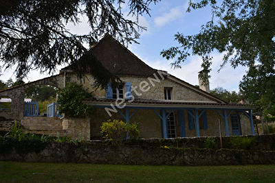 Environnement privilegie pour cette jolie maison en pierres !
