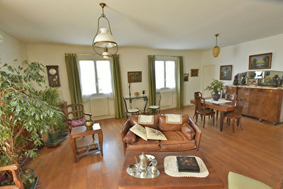Grande maison de ville a proximite du centre ville et de toutes ses commodites a Bergerac !