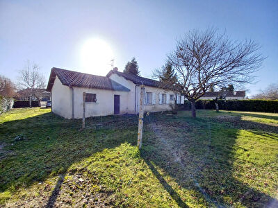 Maison de plain pied de 3 chambres et son agreable terrain a quelques minutes de Bergerac !