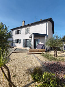 Belles prestations pour cette maison proche des commodites !