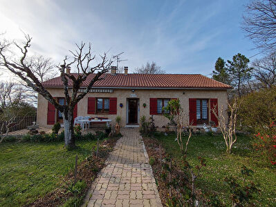 Maison plain pied 4 chambres + un logement independant T2 situee a Bergerac !