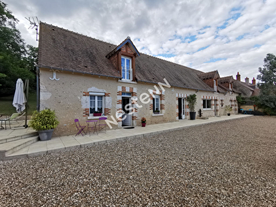 Longere dans ecrin de verdure - 260m2 - VEUZAIN SUR LOIRE