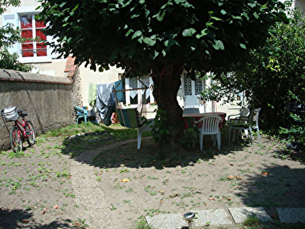 RARE APPARTEMENT ( SAINT NICOLAS) BLOIS 2 pieces AVEC JARDIN PRIVATIF