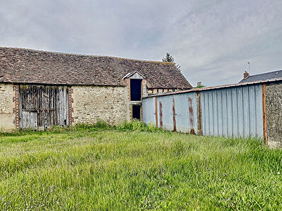 Centre bourg - 105m2 - grange et hangar