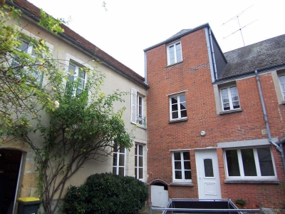 MAISON DE VILLE BEAUNE LA ROLANDE - 7 pieces - 220 m2