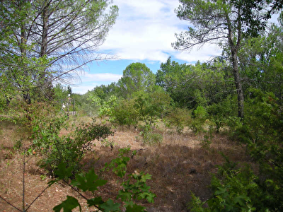 TERRAIN CONSTRUCTIBLE LE VAL - 1273 m2