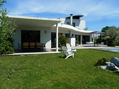 VILLA moderne SAUBION