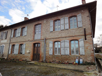 MAISON DE VILLAGE L ISLE JOURDAIN - 8 pieces - 250 m2