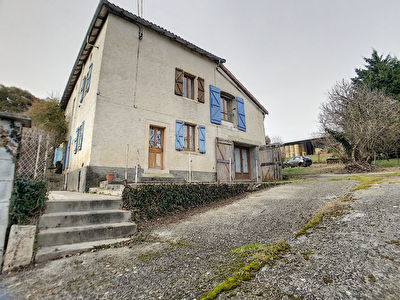 Ferme sur 1500m2 de terrain sect Martres