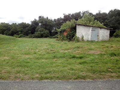 Terrain de 1684m2 a proximite de Cazeres