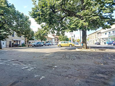 Local commercial CAZERES-84 m2