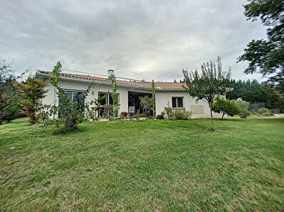 Vaste maison secteur Martres avec grand terrain.