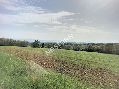 Terrain constructible viabilise a Aurignac 1048m2