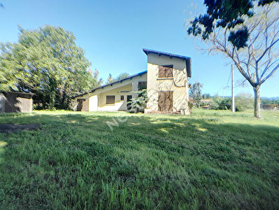 Maison isolee avec grand jardin