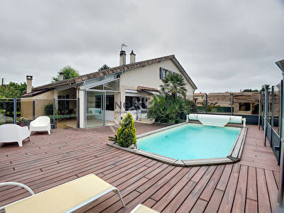 Maison avec jardin arbore a Carbonne
