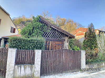 A vendre grande maison de village 180m2, 7 chambres avec jardin et dependances secteur Boussens