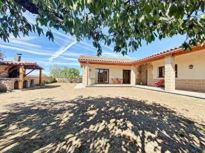 A vendre maison recente avec 4 chambres, jardin, garage, au calme avec vue sur les Pyrenees secteur Cazeres