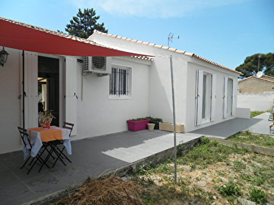 AGREABLE VILLA RENOVEE AVEC GOUT ET BEAU JARDIN !