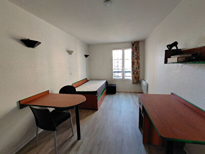 Studio meuble Faubourg de l'Arche Courbevoie 17 m2