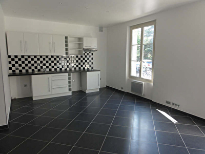 APPARTEMENT COURBEVOIE - 3 pieces- 52,44 m2
