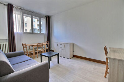 Appartement Courbevoie 2 pieces meuble 31.53m2