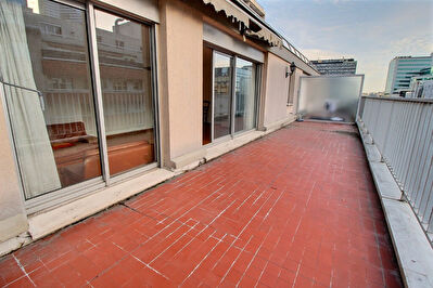 Appartement Courbevoie 5 pieces de 93.66m2