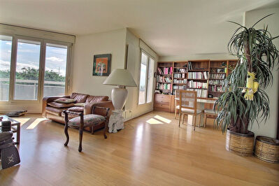 Appartement Courbevoie 4 pieces 90.8 m2